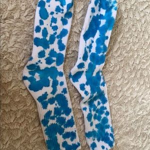blue pocka dot socks